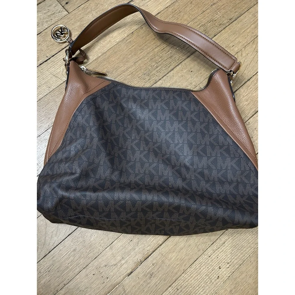 NWT Michael Kors Aria Large Shoulder Bag Signature Brown Luggage Gold Hardware
